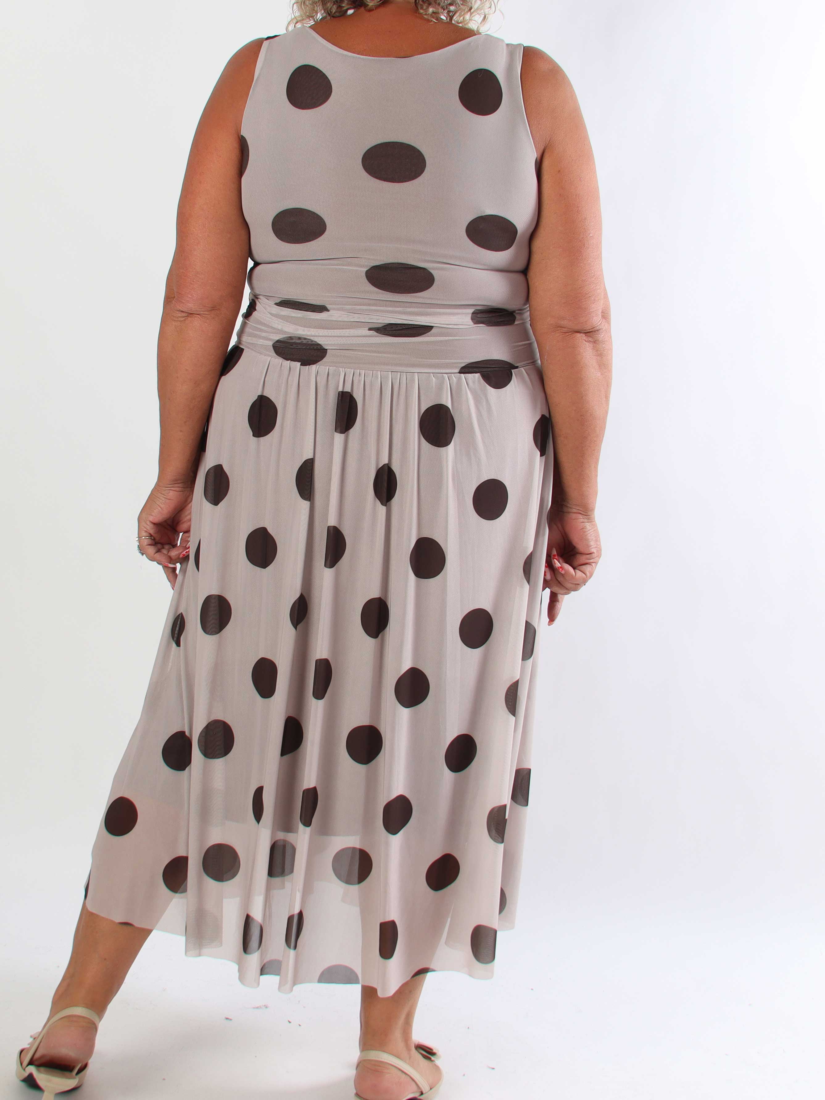 Hallie – Elegant, stretchig plus size klänning i prickig mesh